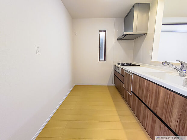 料理をしながらでもご家族との会話を楽しめる対面キッチン。 