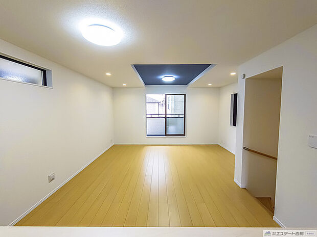 キッチンからリビング目線