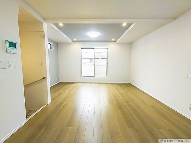 ご家族みんながゆったりくつろげる広々リビング。