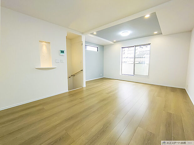 開放感あふれる2階リビングは、自然に光と風に恵まれます。