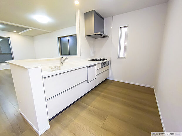 料理をしながらでもご家族との会話を楽しめる対面キッチン。