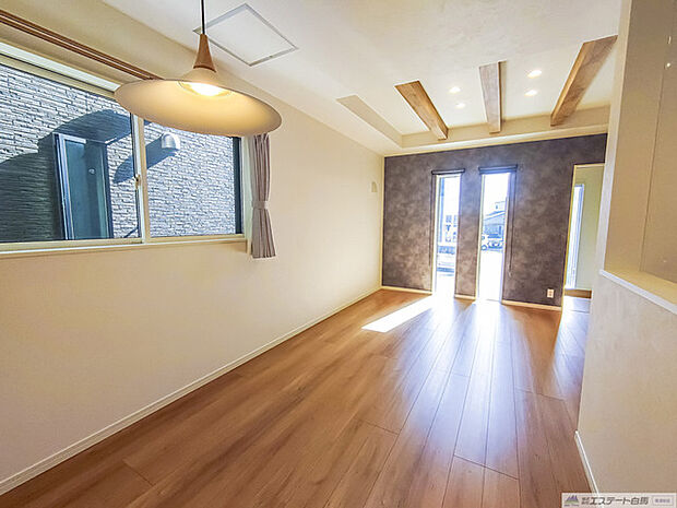 開放感と採光にこだわった広々LDK。