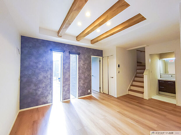 ご家族みんながゆったりくつろげる広々リビング。