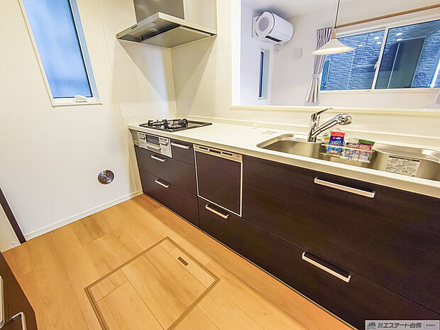 料理をしながらでもご家族との会話を楽しめる対面キッチン。