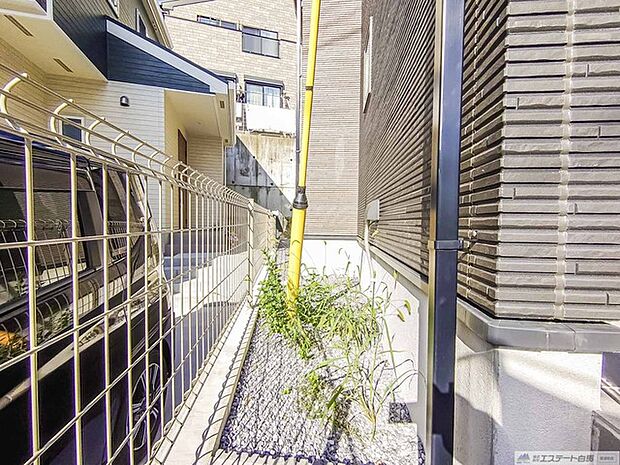 お隣との間隔_西側