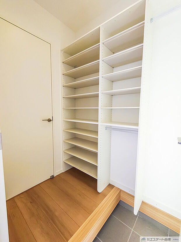 リビング直通のシューズインクローゼット