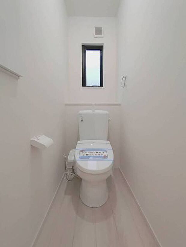 清潔感あふれる空間に、柔らかな光が心地よく満ちています。