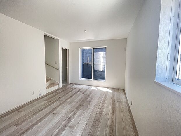 ご家族みんながゆったりくつろげる広々リビング。