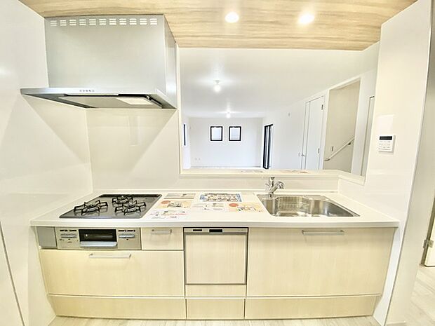 料理をしながらでもご家族との会話を楽しめる対面キッチン。 