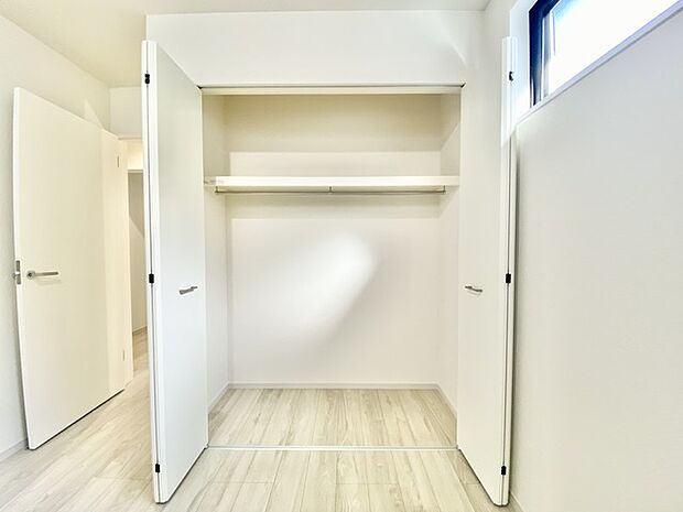 季節ごとの大物もしまえるたっぷりの収納スペース。 
