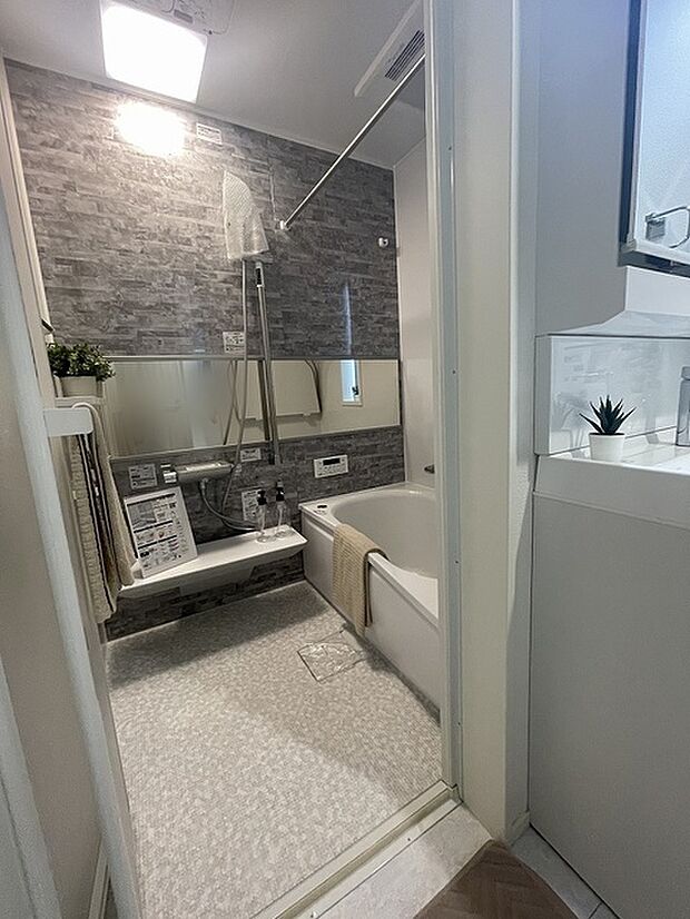 浴室暖房付で冬のシャワーも快適です！ 