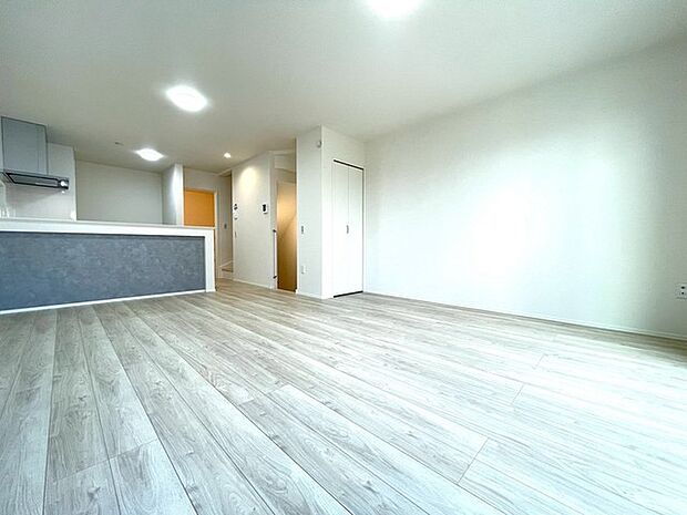 開放感と採光にこだわった広々LDK。