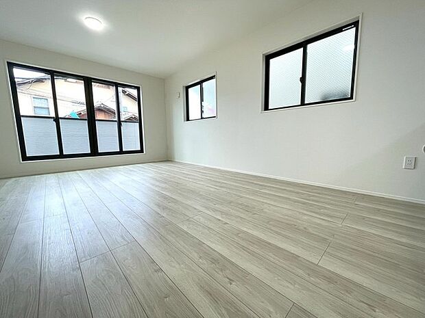 ご家族みんながゆったりくつろげる広々リビング。