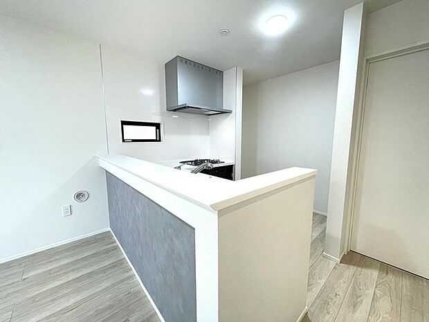 料理をしながらでもご家族との会話を楽しめる対面キッチン。 