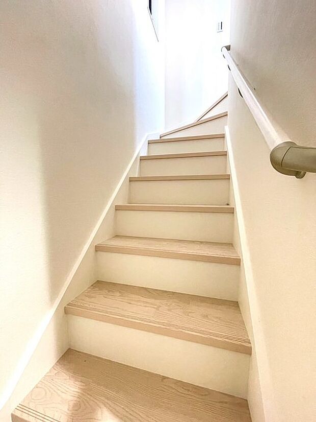 家族の動線が分かりやすいと定評のあるリビングイン階段を採用したプラン。