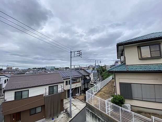 視界が広がる開放的なロケーションが心地よい穏やかな景色が広がる空間