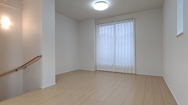 解放感あふれる2階リビングは、自然に光と風に恵まれます。 