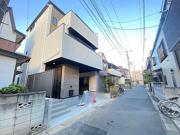 前面道路含む外観