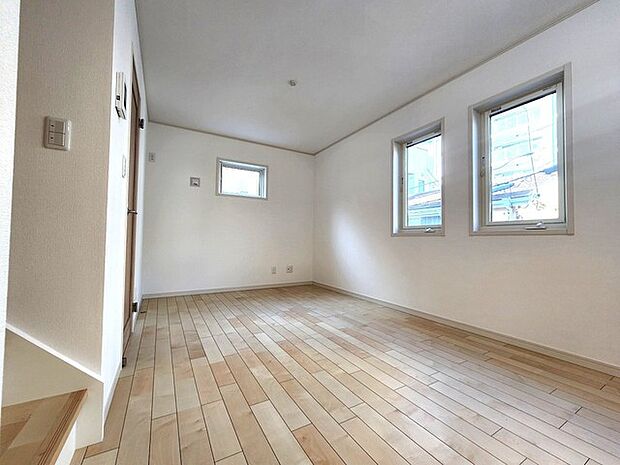 ご家族みんながゆったりくつろげる広々リビング。 