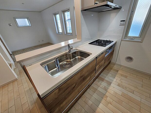 お子様と並んで料理をしても余裕のゆとりのキッチン 