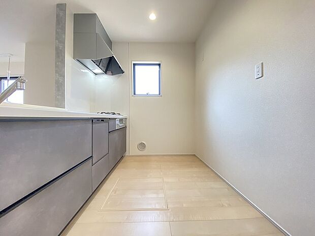 お子様と並んで料理をしても余裕のゆとりのキッチン