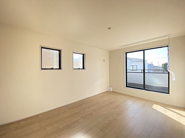 たっぷりの陽光と、心地よい風が舞い込みます。