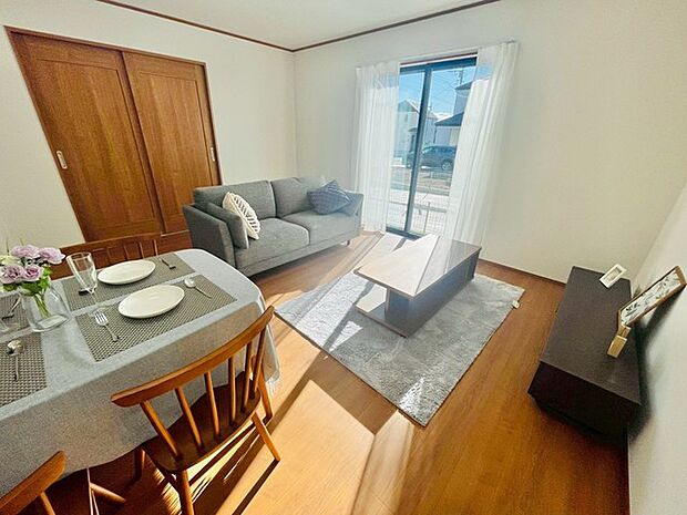 開放感と採光にこだわった広々ＬＤＫ。 