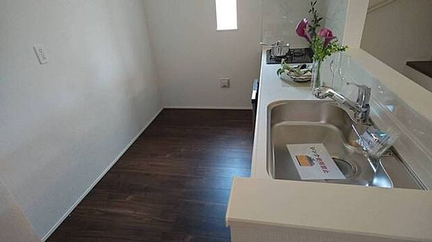 お子様と並んで料理をしても余裕のゆとりのキッチン