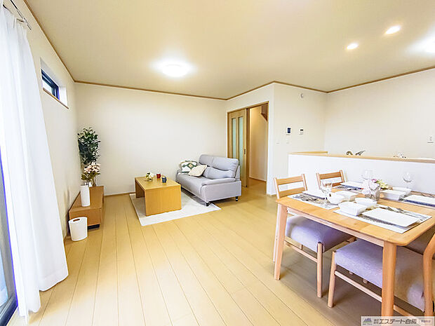 開放感と採光にこだわった広々ＬＤＫ。 