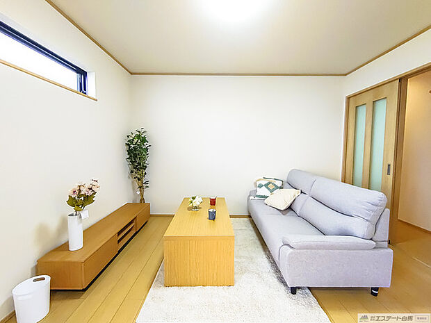 ご家族みんながゆったりくつろげる広々リビング。 