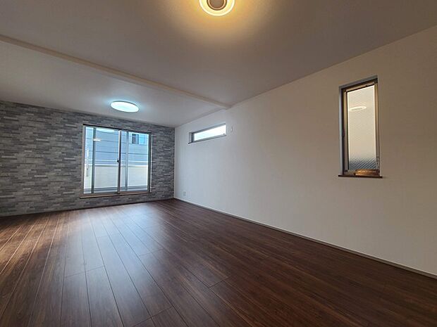 床暖房付リビング。ゆとりある広々19帖キッチン。