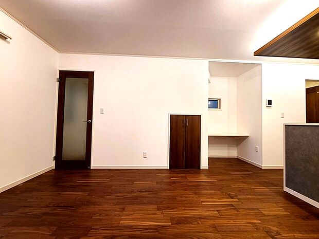 ご家族みんながゆったりくつろげる広々リビング。