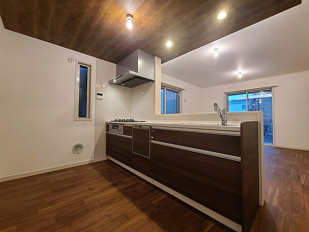 料理をしながらでもご家族との会話を楽しめる対面キッチン。