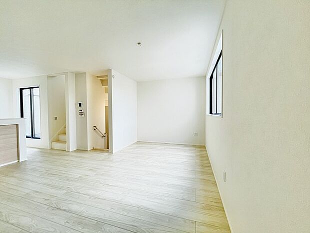 家族の動線が分かりやすいと定評のあるリビングイン階段を採用したプラン。 