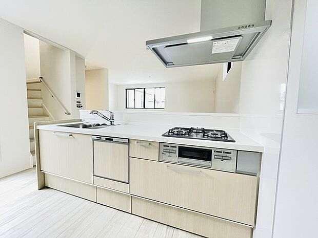 お子様と並んで料理をしても余裕のゆとりのキッチン 