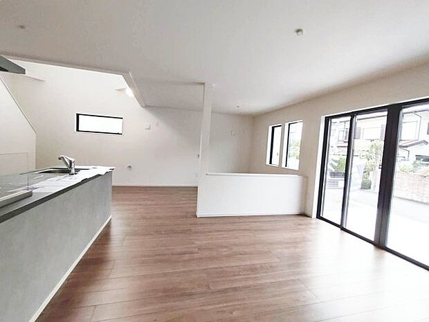 開放感と採光にこだわった広々LDK。