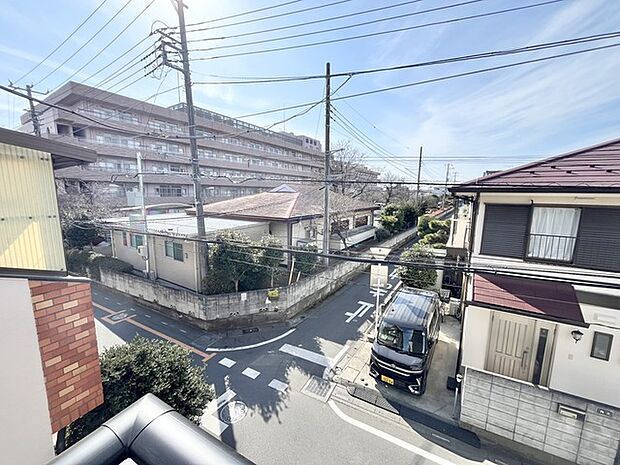 見晴らしの良い、空に溶け込むような開放感のある眺め。