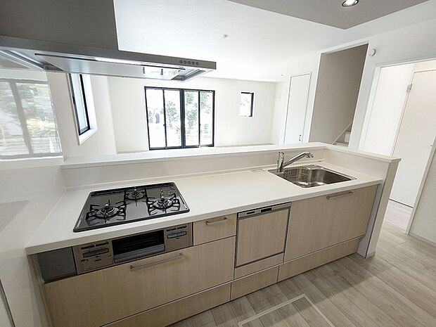 料理をしながらでもご家族との会話を楽しめる対面キッチン。 