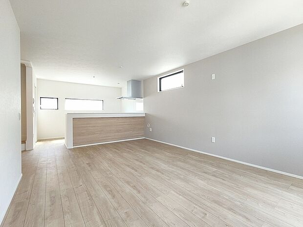 日当たりのいい2階リビングはプライベート性も高く、落ち着いて過ごせます 