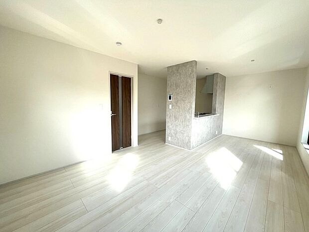 お家の中心となる大きな空間がご家族のコミュニケーションスペースになる筈です。 