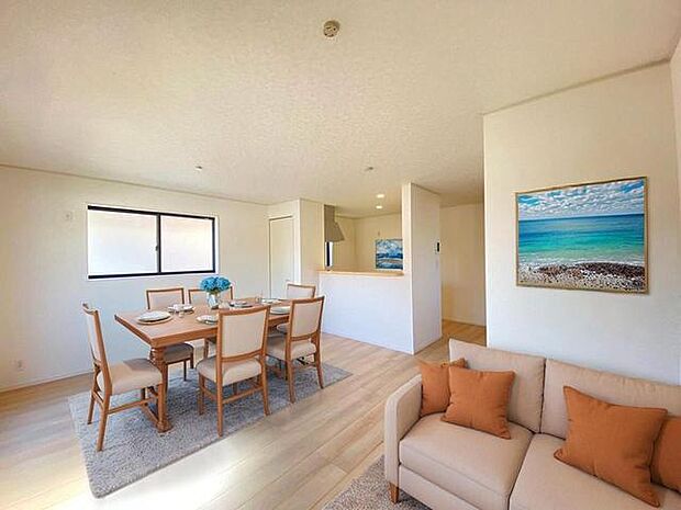 家族団らんの時間も増えそうなくつろぎのLDK。 CGで家具を配置しております。家具配置のイメージにご覧ください。