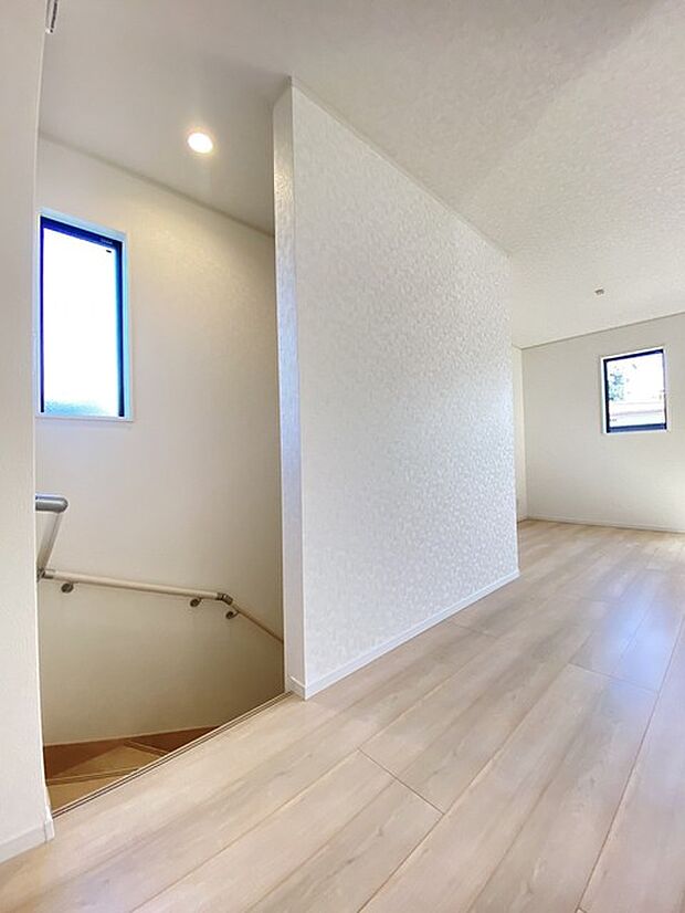 階段には手すりがついています