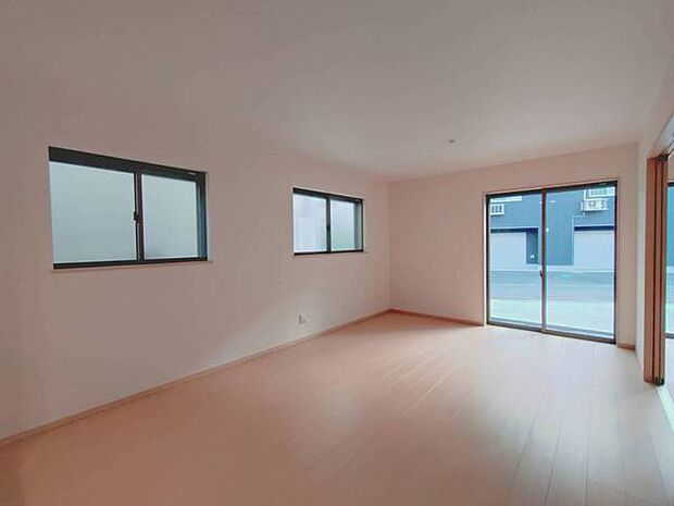 ご家族みんながゆったりくつろげる広々リビング。