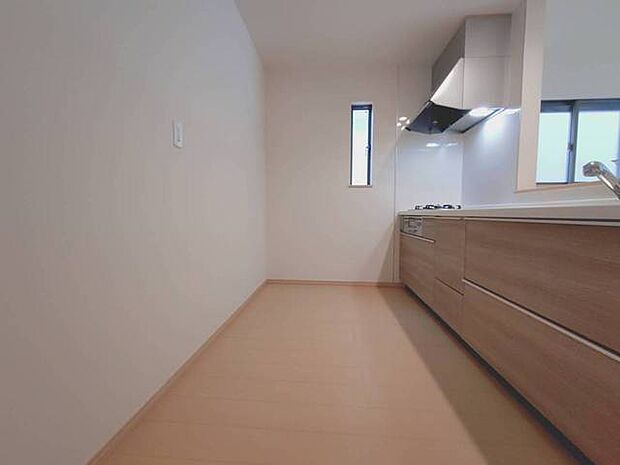 お子様と並んで料理をしても余裕のゆとりのキッチン 