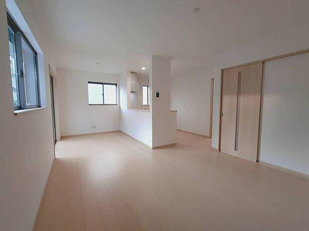 ご家族みんながゆったりくつろげる広々リビング。