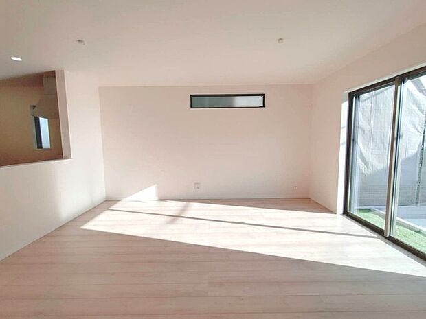 ご家族みんながゆったりくつろげる広々リビング。 