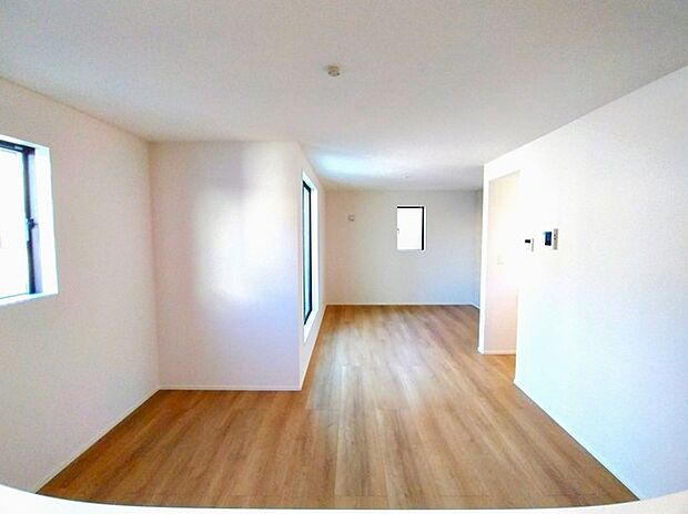 ご家族みんながゆったりくつろげる広々リビング。