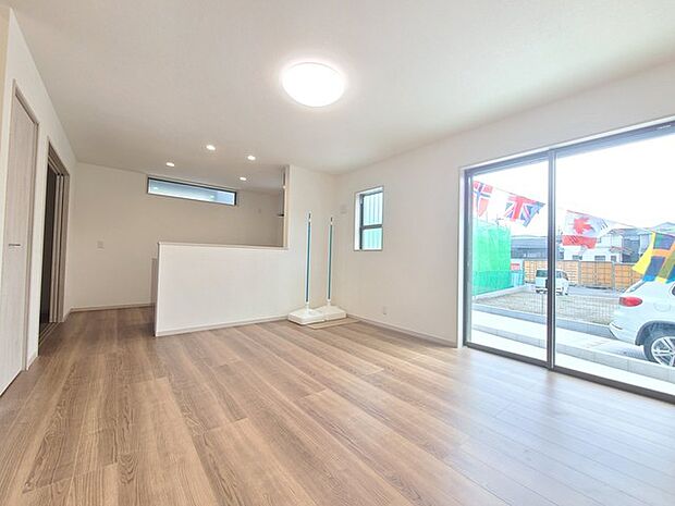 ご家族みんながゆったりくつろげる広々リビング。