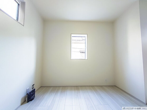 解放感あふれる2階リビングは、自然に光と風に恵まれます。 