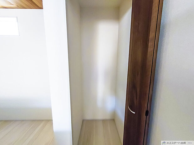 キッチン脇収納(パントリーとして利用可能)